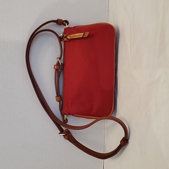 DOONEY & BOURKE Small Red and Tan Crossbody Bag - Picture 3 of 6
